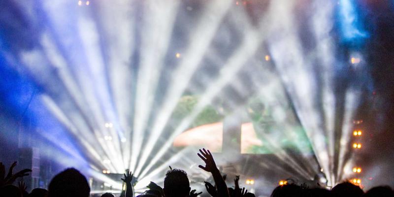 中国制造，安全为基：建筑幕墙连接五金系统的抗震设计与风压承载计算核心要点