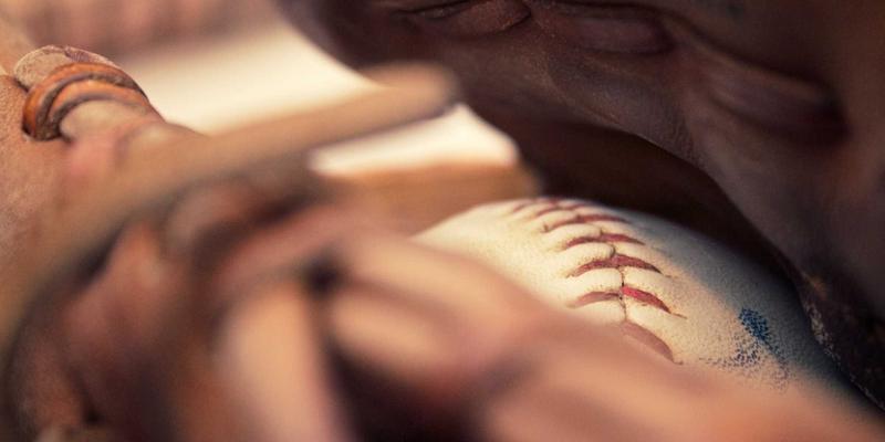 中国制造新高度：新能源汽车电池包壳体专用高强度螺栓的防松与绝缘设计解析