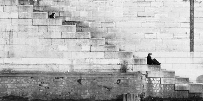 中国制造的高端门窗五金系统：从紧固件到多点锁闭的工程解析