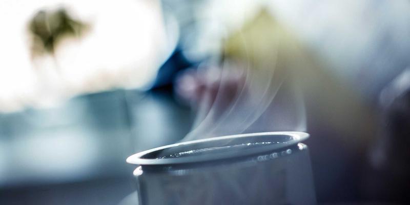 厨房功能五金创新趋势：从阻尼铰链到智能储物系统的工业配件革命