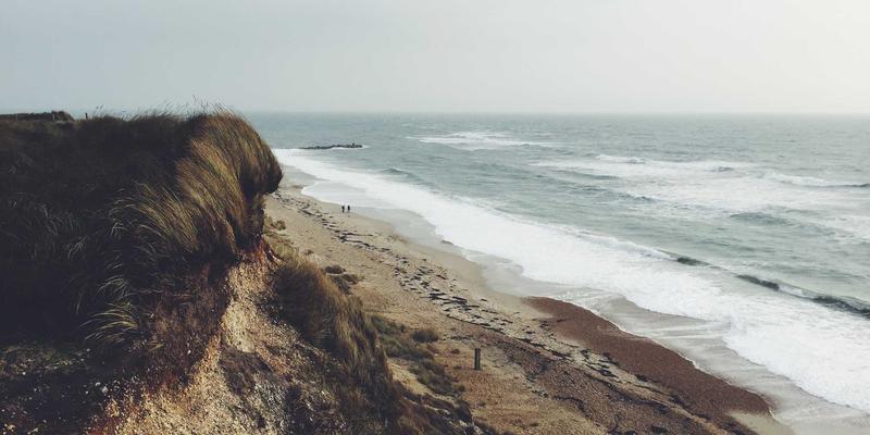 建筑幕墙点支式玻璃夹具：结构力学解析与安全标准全指南