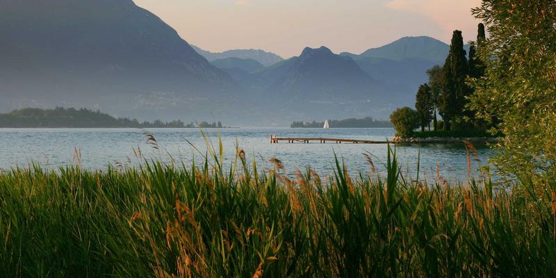 机械零件与紧固件的艺术：家具五金连接件如何实现隐形设计与稳固结构的统一