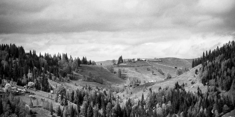 紧固件与机械零件的材料对决：高强度铝合金vs不锈钢在户外家具中的应用